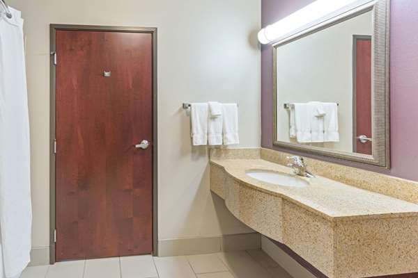  - La Quinta Inn & Suites Yukon - I-40, Exit 138A & 139B