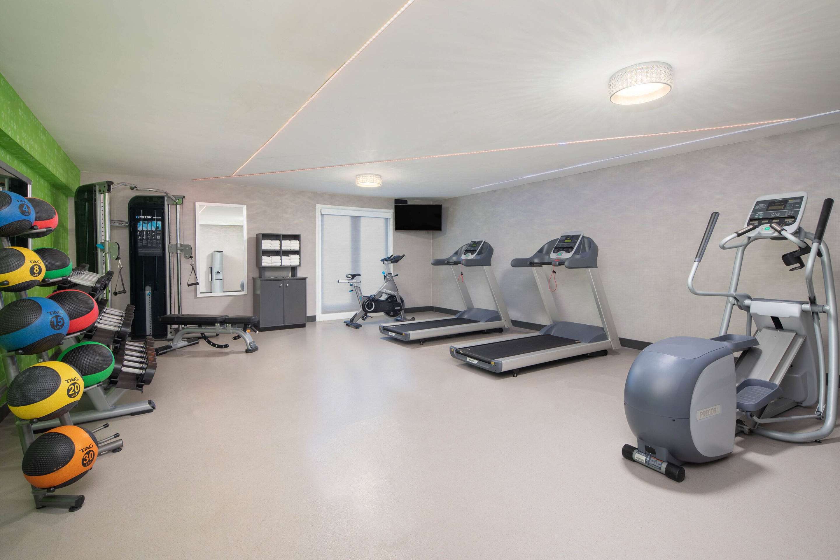 Health club fitness center gym | La Quinta by Wyndham Atlanta Airport South