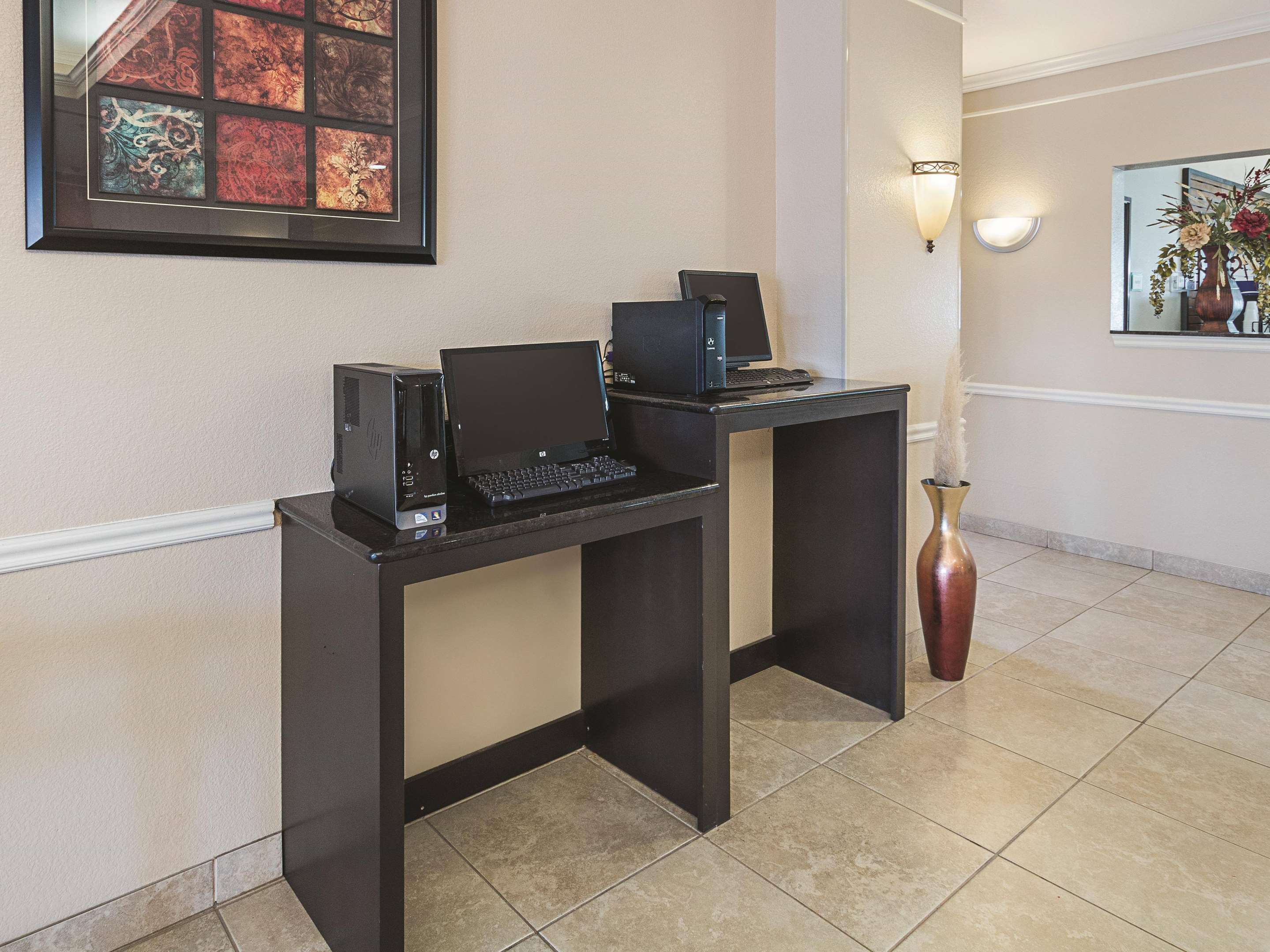 Business Center | La Quinta Inn & Suites by Wyndham Waxahachie
