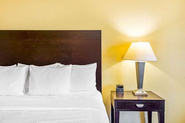  - La Quinta Inn & Suites Eastland - I-20, Exit 343