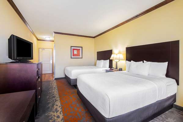  - La Quinta Inn & Suites Eastland - I-20, Exit 343