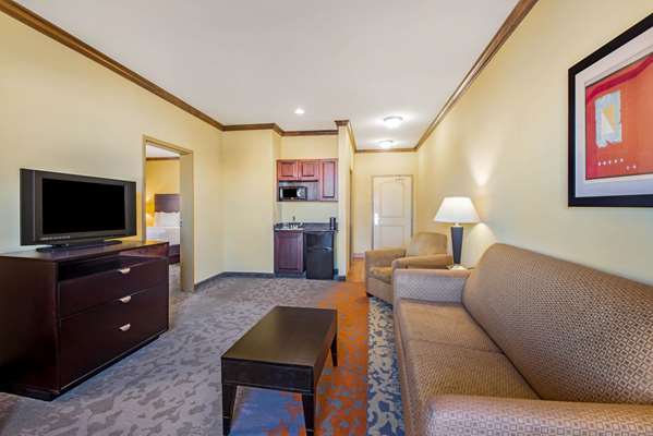 Suite - La Quinta Inn & Suites Eastland - I-20, Exit 343