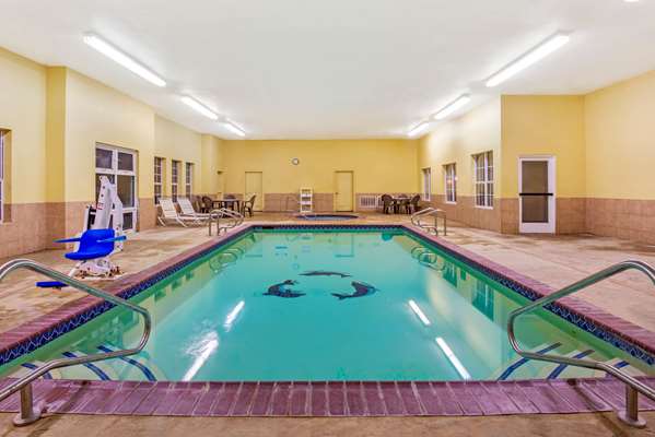 Pool - La Quinta Inn & Suites Eastland - I-20, Exit 343