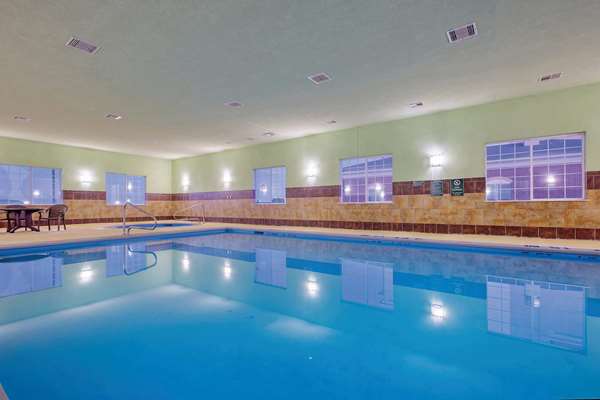 Pool - La Quinta Inn & Suites Dumas