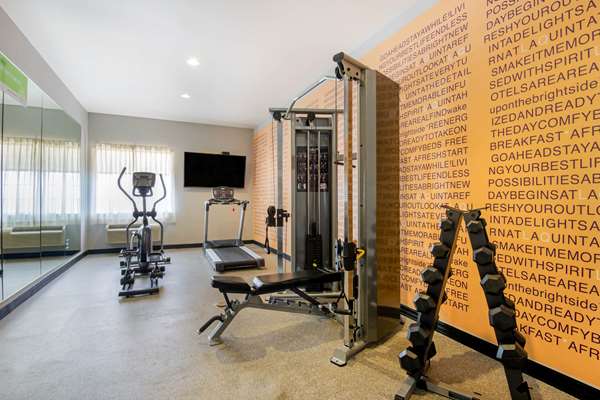 Fitness/ Exercise Room - La Quinta Inn & Suites Dumas