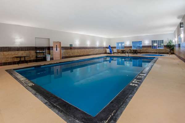 Pool - La Quinta Inn & Suites Dumas