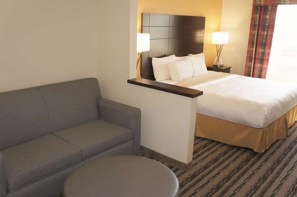 LA QUINTA INN LINCOLN-guestroom-Guest Room,Suite,On-Site.jpg