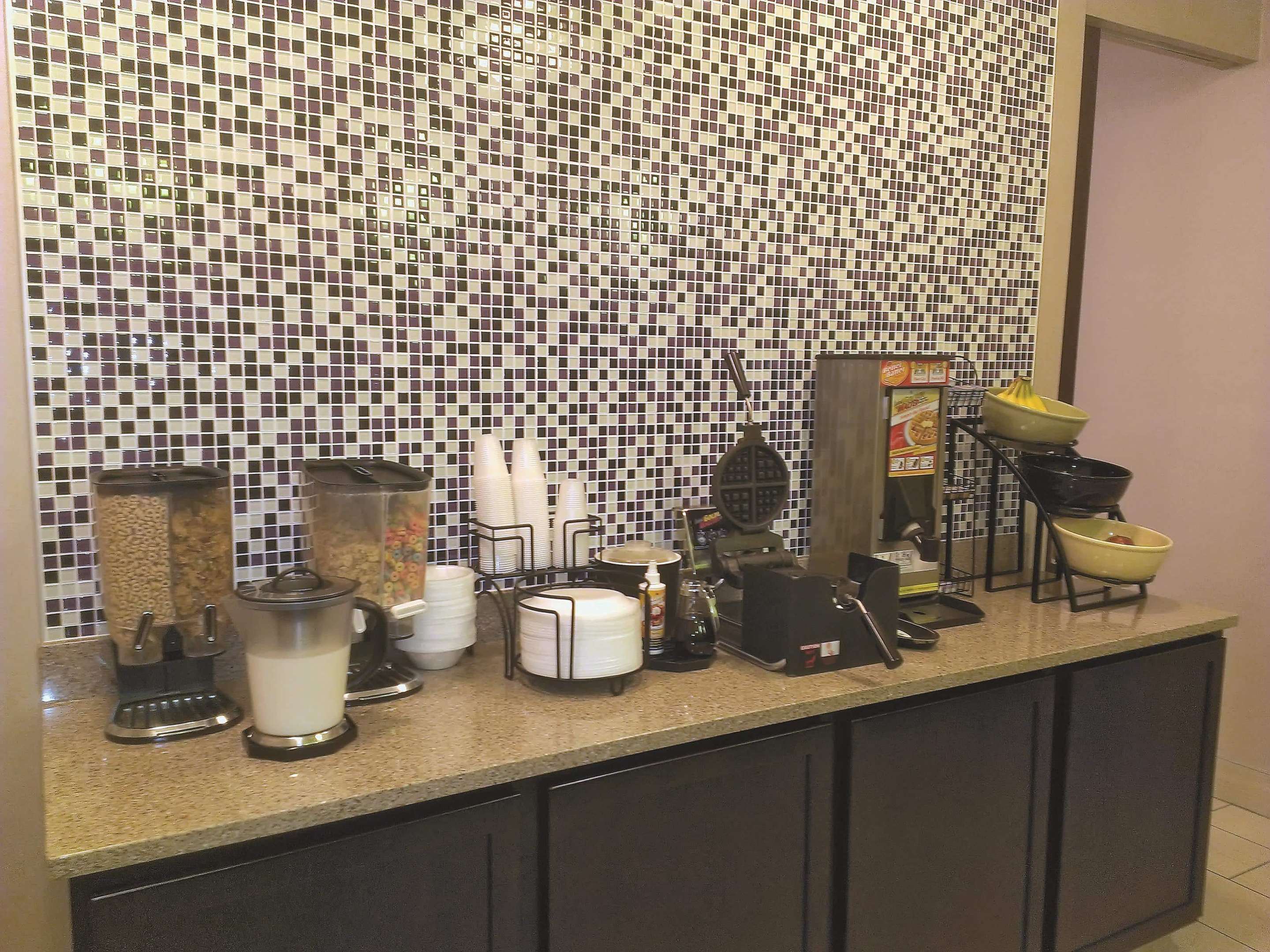 Property amenity | La Quinta Inn by Wyndham Lincoln