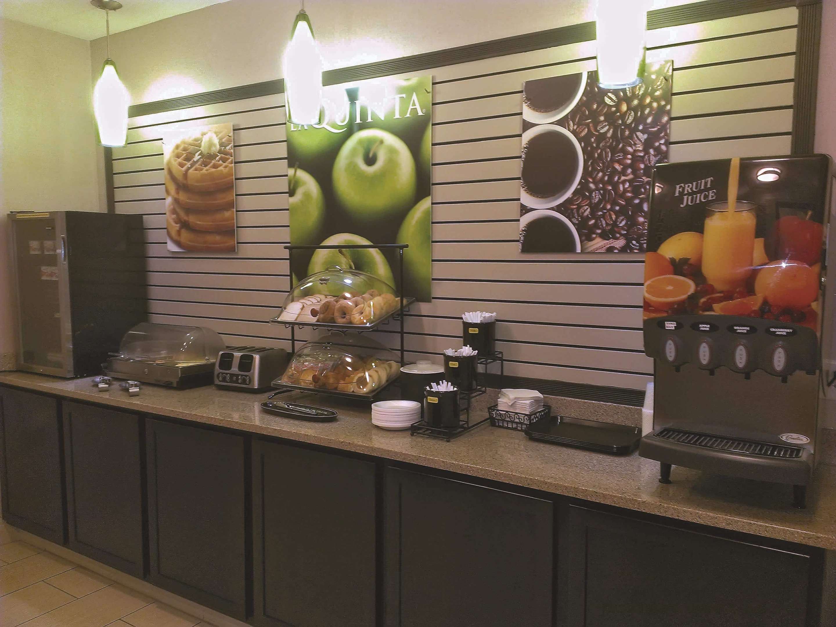 Property amenity | La Quinta Inn by Wyndham Lincoln