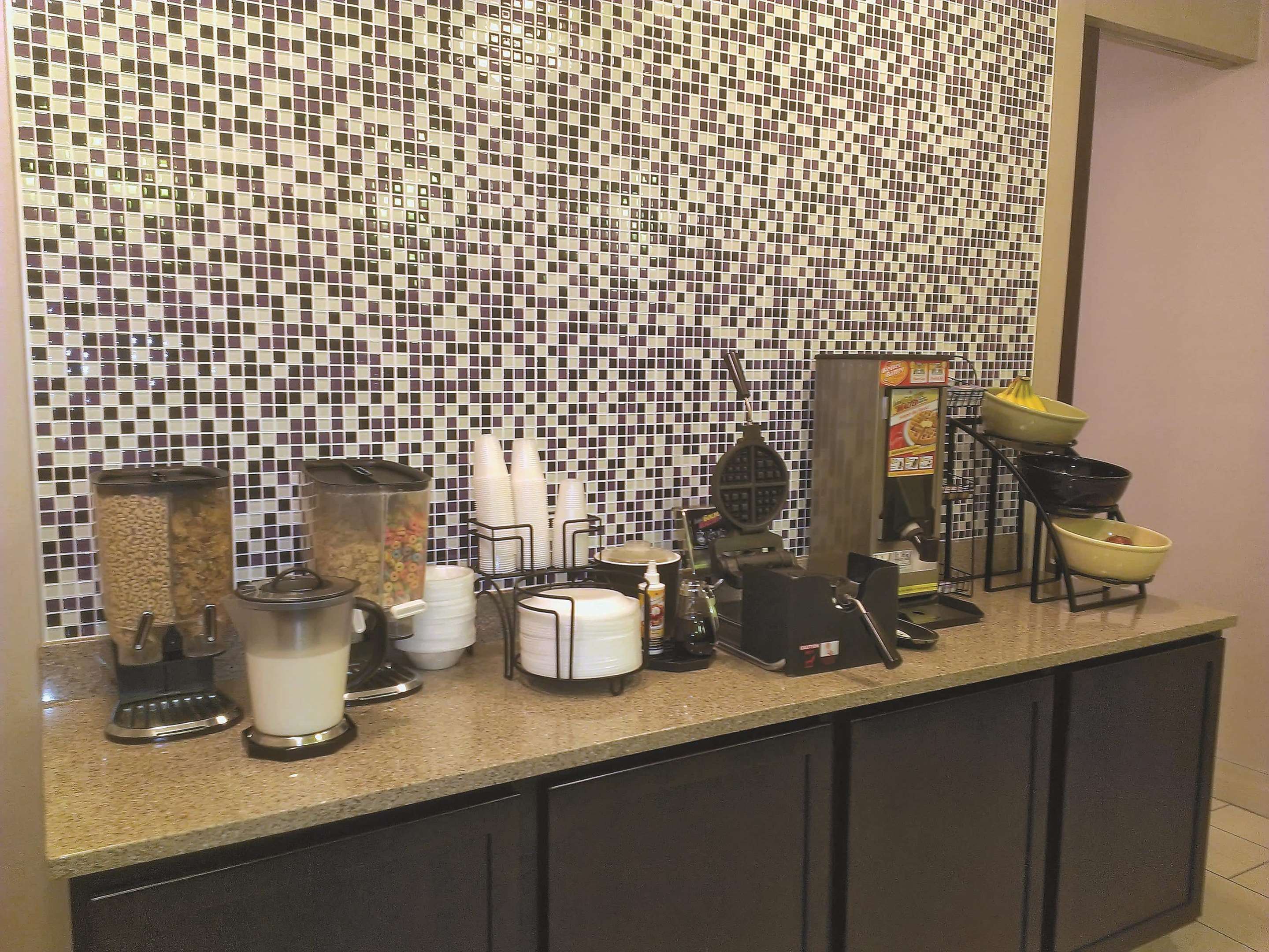 Property amenity | La Quinta Inn by Wyndham Lincoln