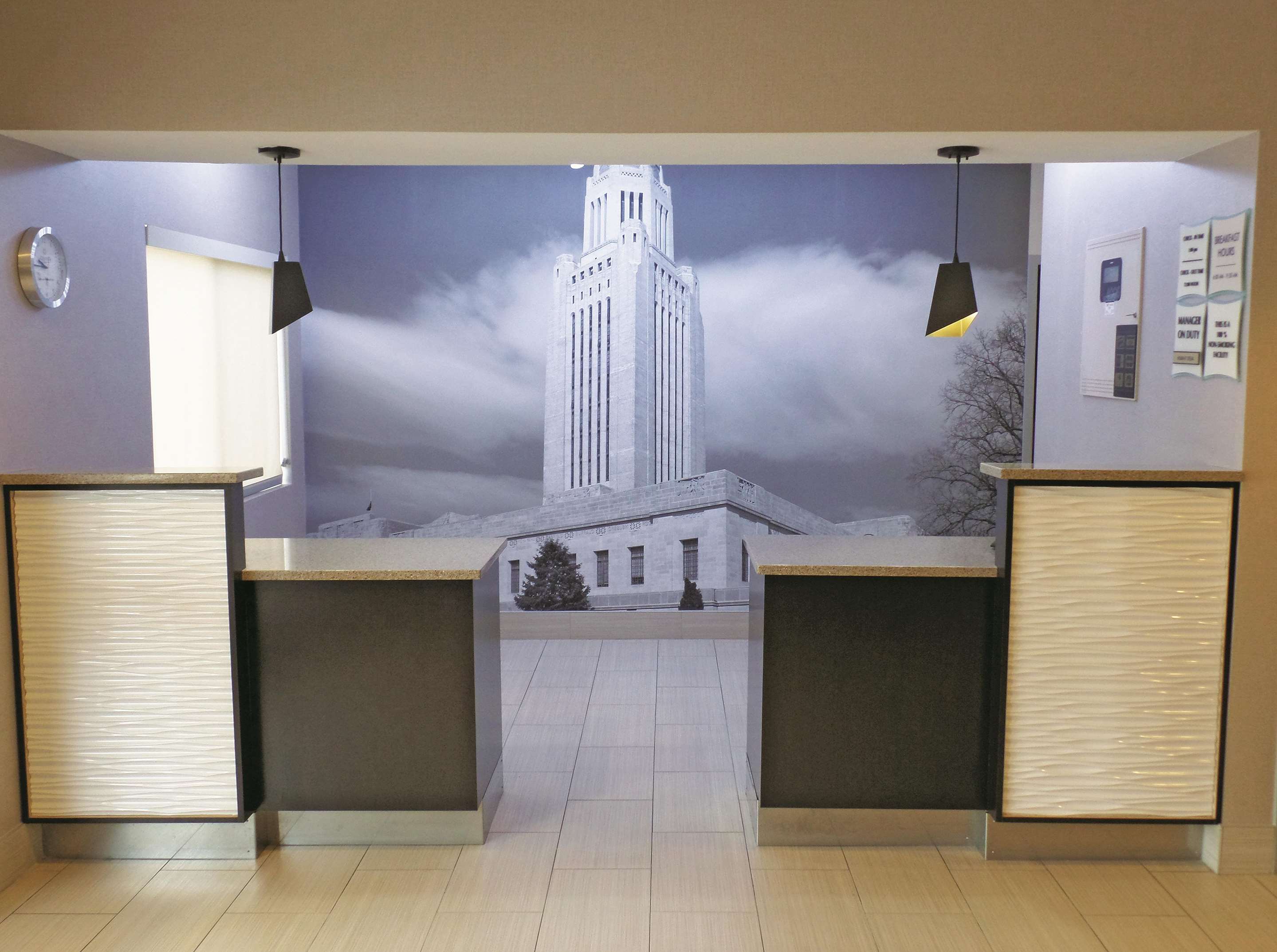 Lobby | La Quinta Inn by Wyndham Lincoln