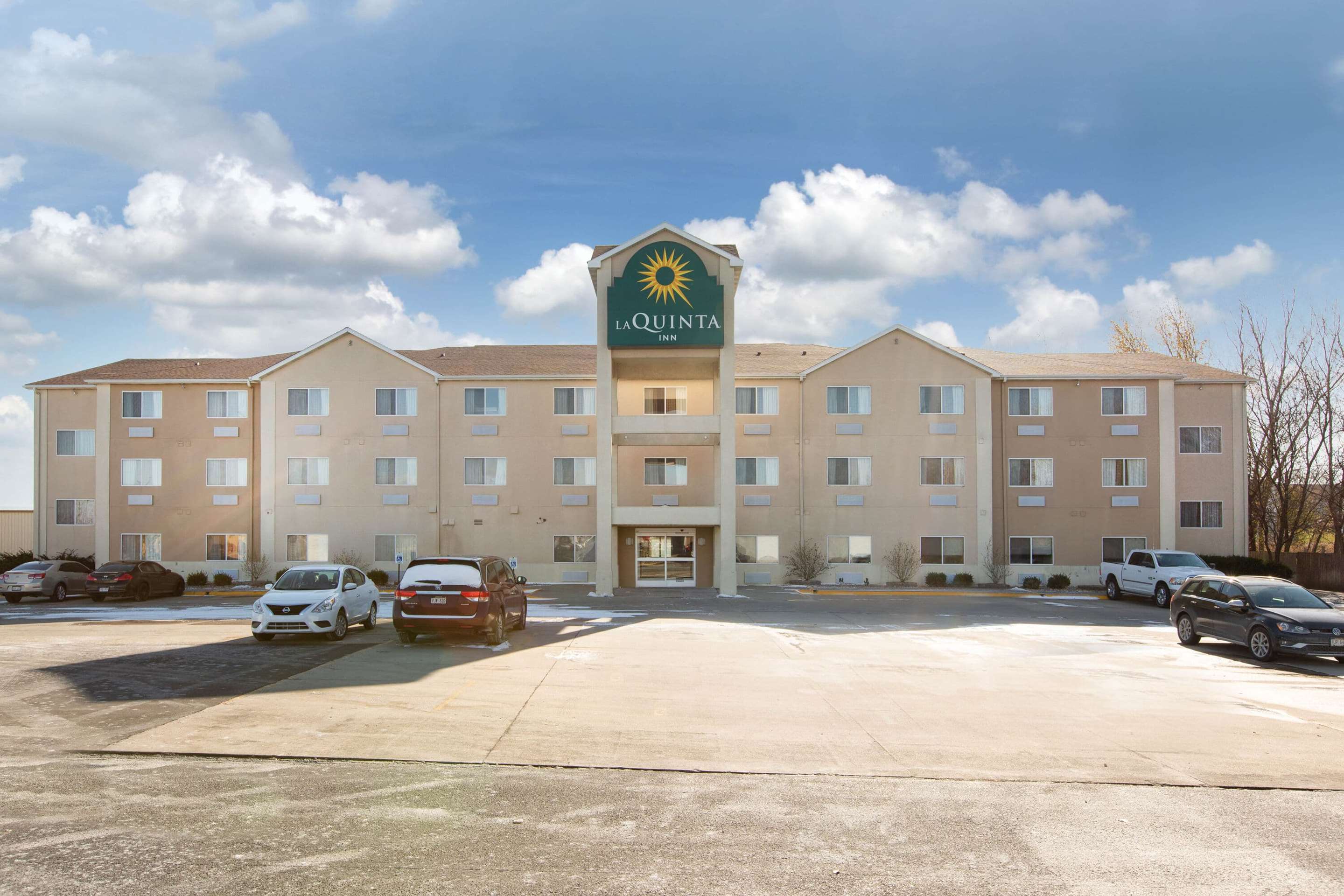 Exterior | La Quinta Inn by Wyndham Lincoln