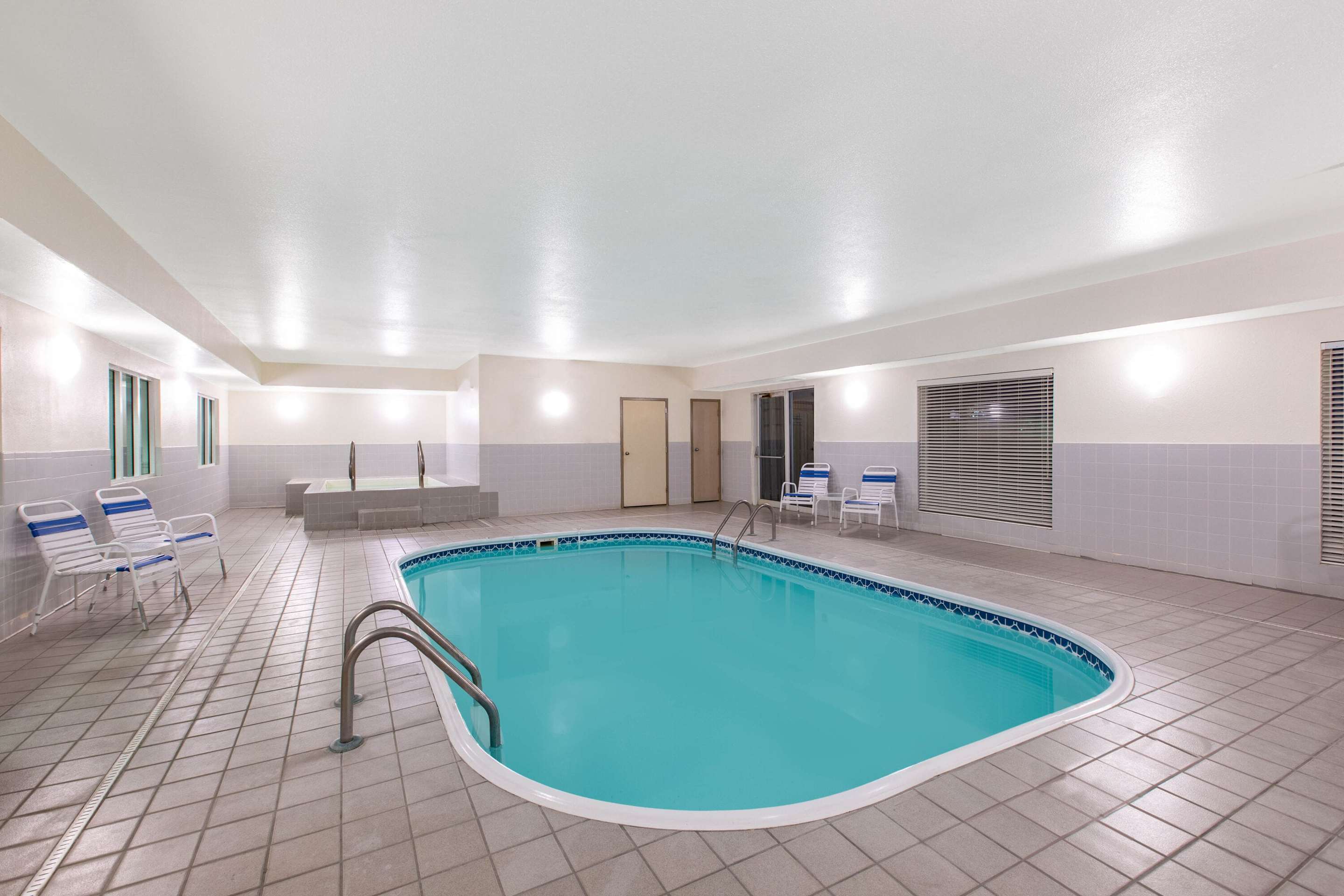 Pool | La Quinta Inn by Wyndham Lincoln