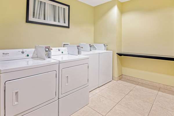 Amenities - La Quinta Inn & Suites Woodward