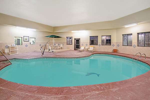 Pool - La Quinta Inn & Suites Woodward