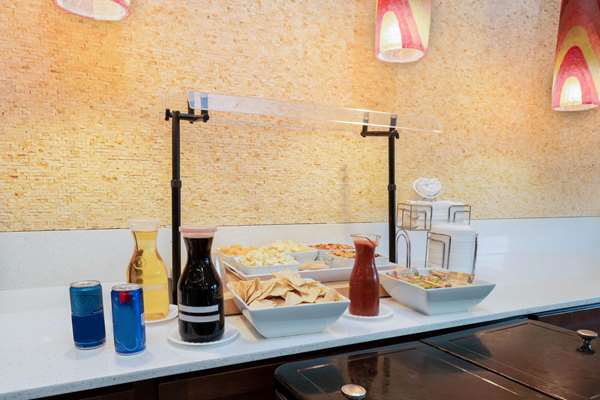 Bar - La Quinta Inn & Suites Broussard