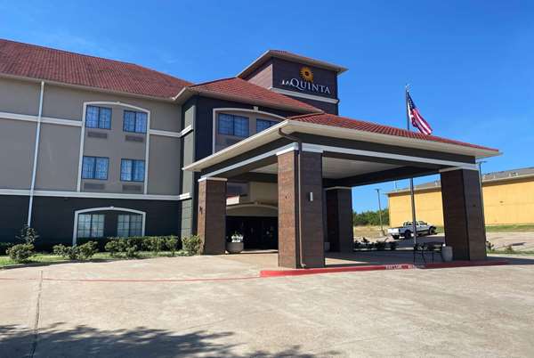 Exterior view - La Quinta Inn & Suites Alvarado