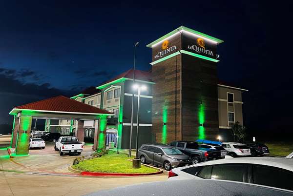 Exterior view - La Quinta Inn & Suites Alvarado