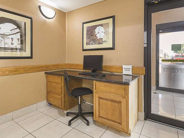 Conference Area - La Quinta Inn & Suites Alvarado