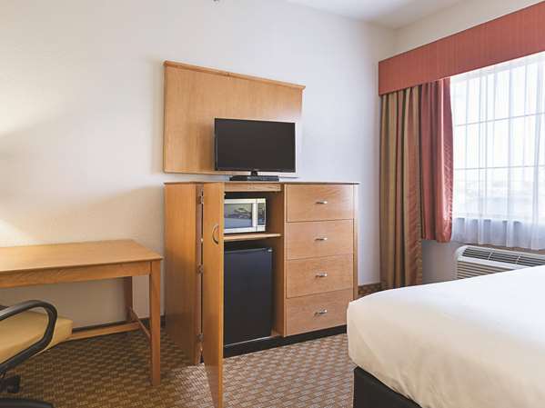  - La Quinta Inn & Suites Alvarado