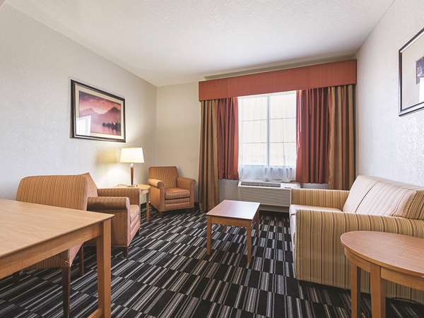  - La Quinta Inn & Suites Alvarado