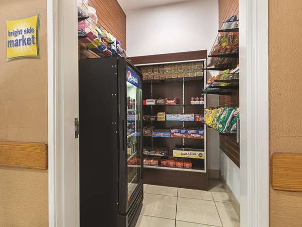  - La Quinta Inn & Suites Alvarado