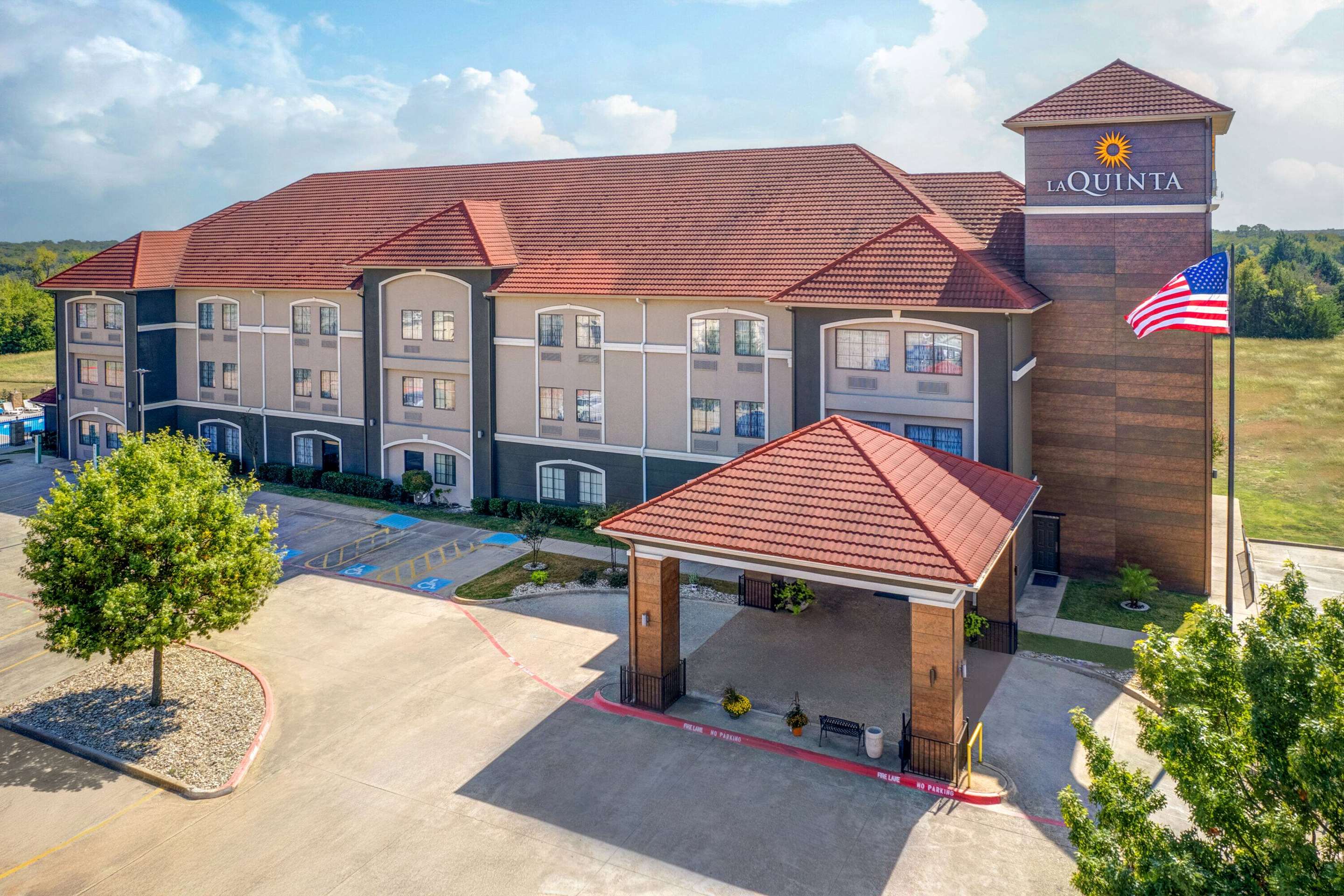 Exterior | La Quinta Inn & Suites by Wyndham Alvarado