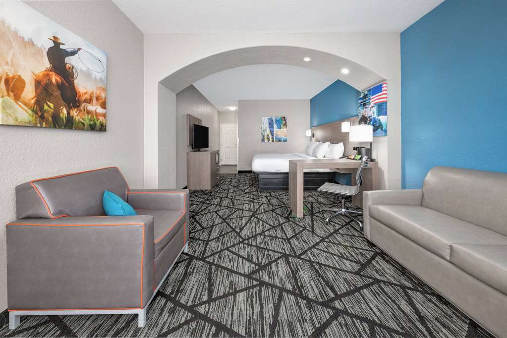 LA QUINTA INN STE ALVARADO-guestroom-Guest Room,On-Site.jpg