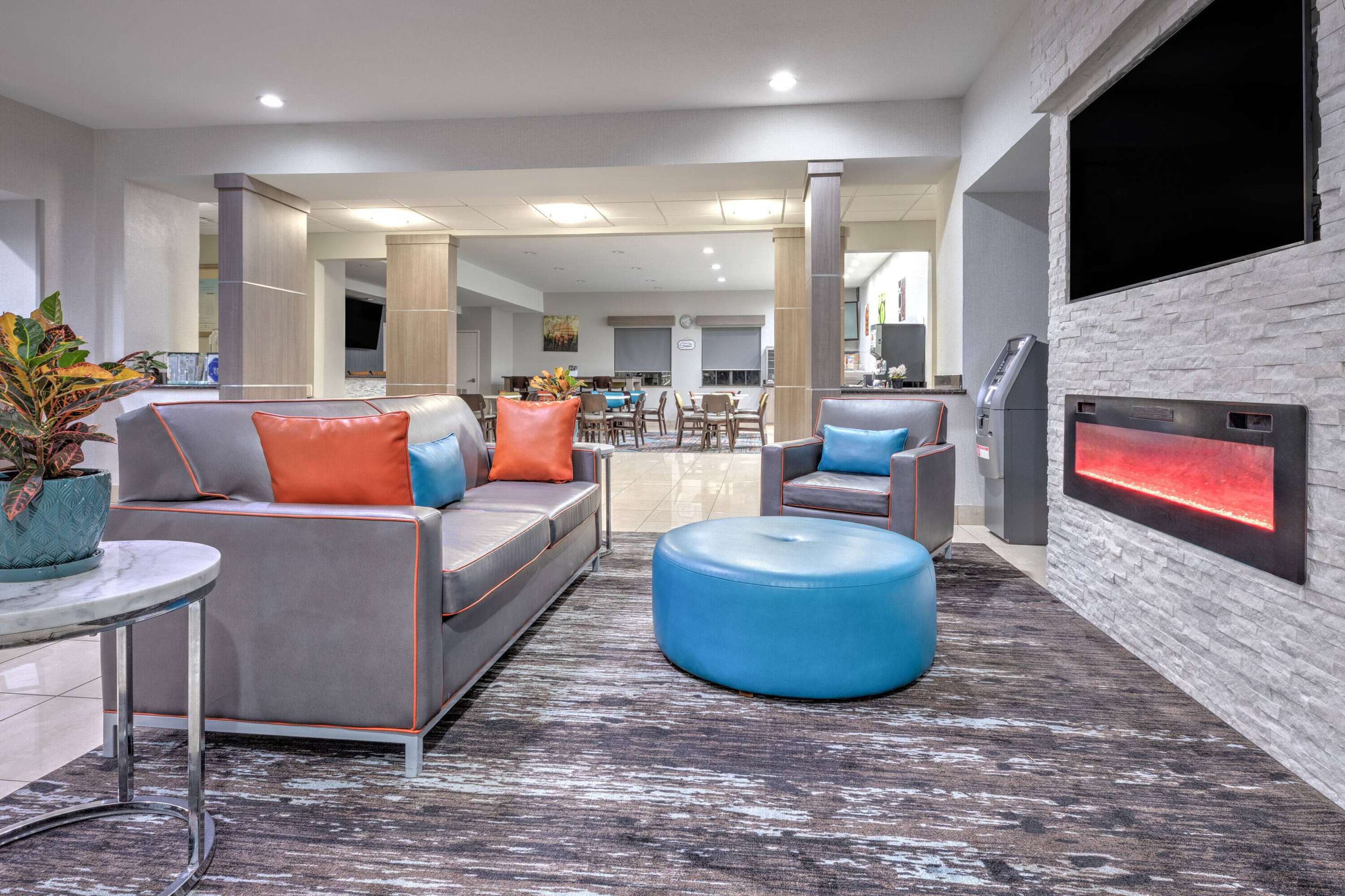 Lobby | La Quinta Inn & Suites by Wyndham Alvarado