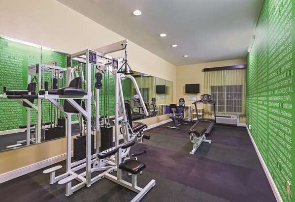 Fitness/ Exercise Room - La Quinta Inn & Suites Angleton