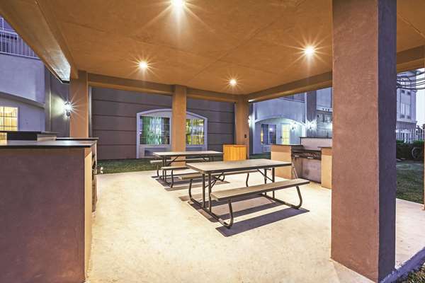  - La Quinta Inn & Suites Angleton