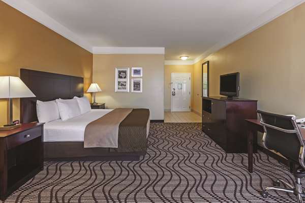  - La Quinta Inn & Suites Angleton