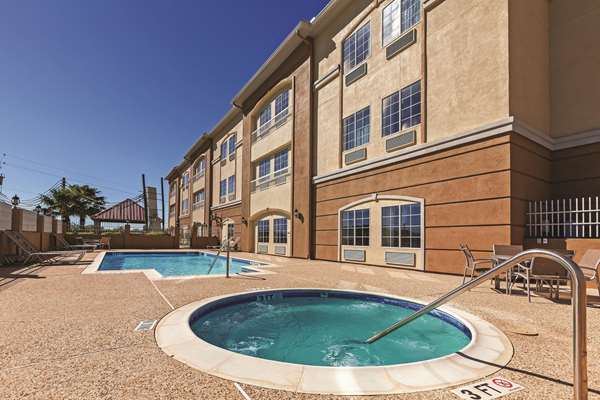 Pool - La Quinta Inn & Suites Angleton