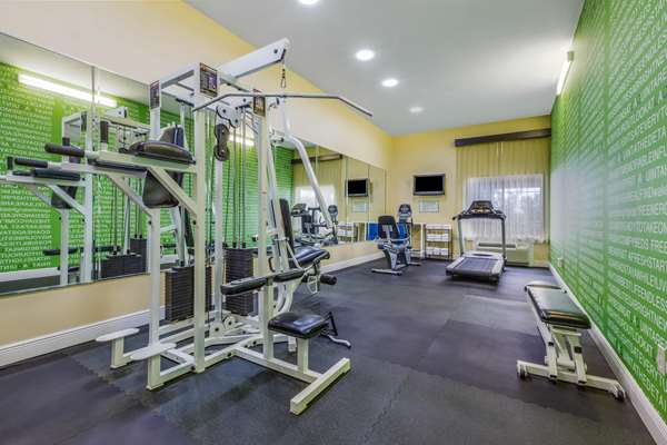 Fitness/ Exercise Room - La Quinta Inn & Suites Angleton