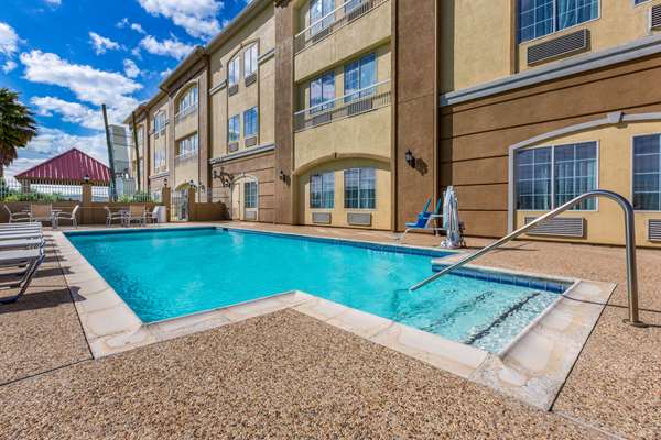 Pool - La Quinta Inn & Suites Angleton
