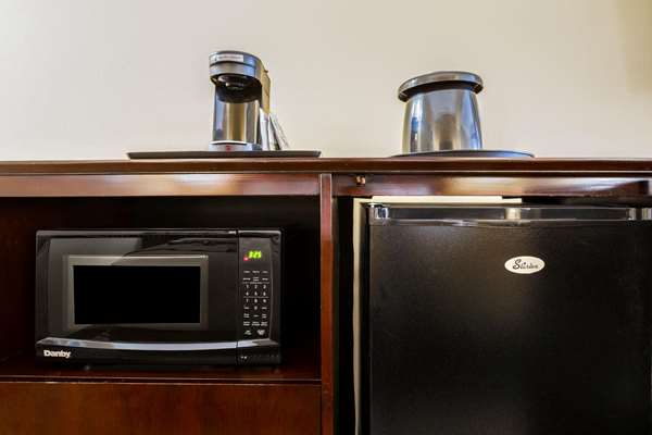  - La Quinta Inn & Suites Angleton