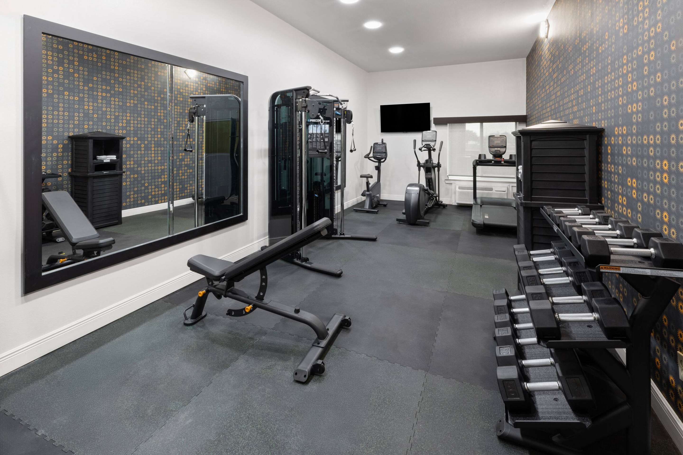 Health club fitness center gym | La Quinta Inn & Suites by Wyndham Angleton