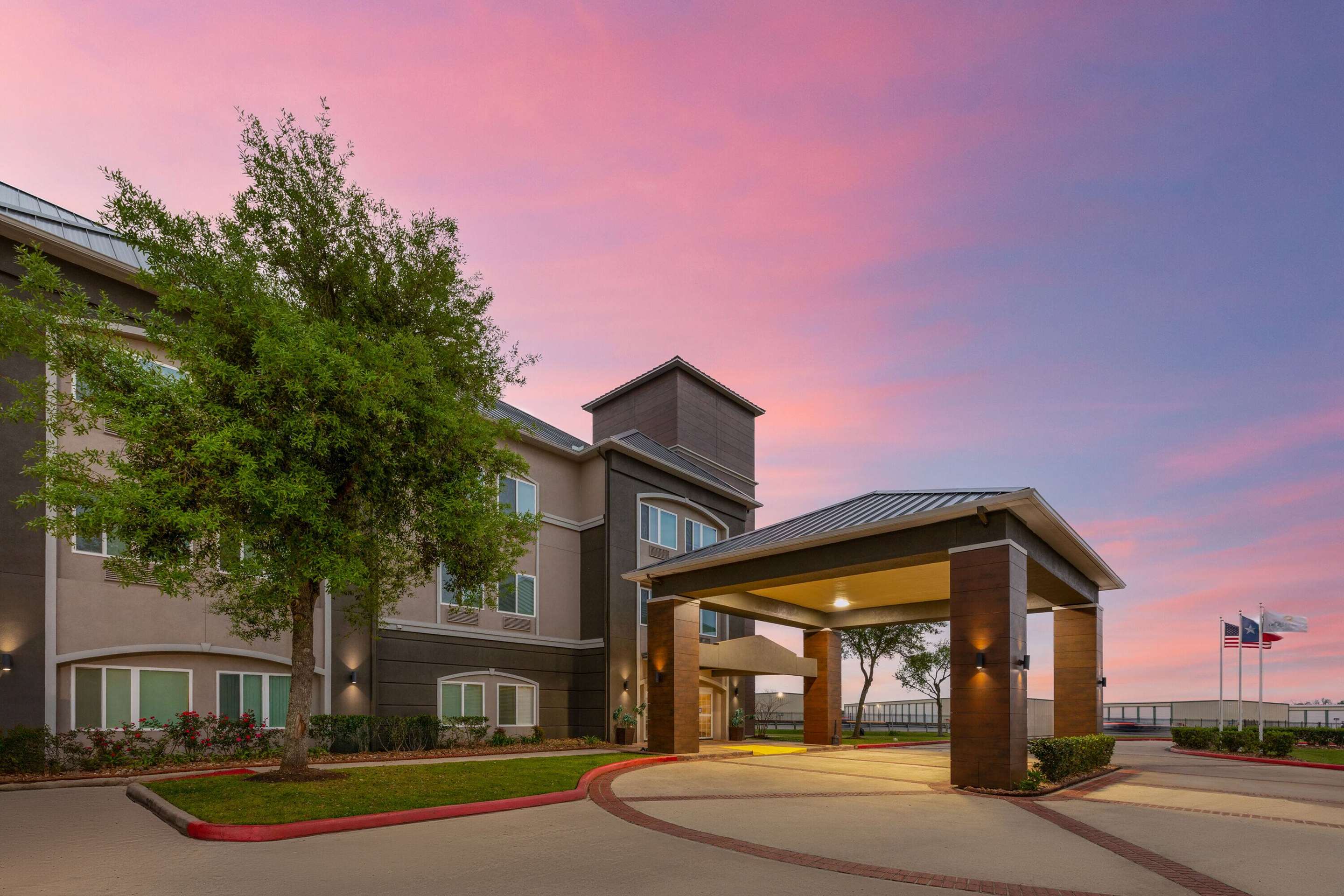 Exterior | La Quinta Inn & Suites by Wyndham Angleton