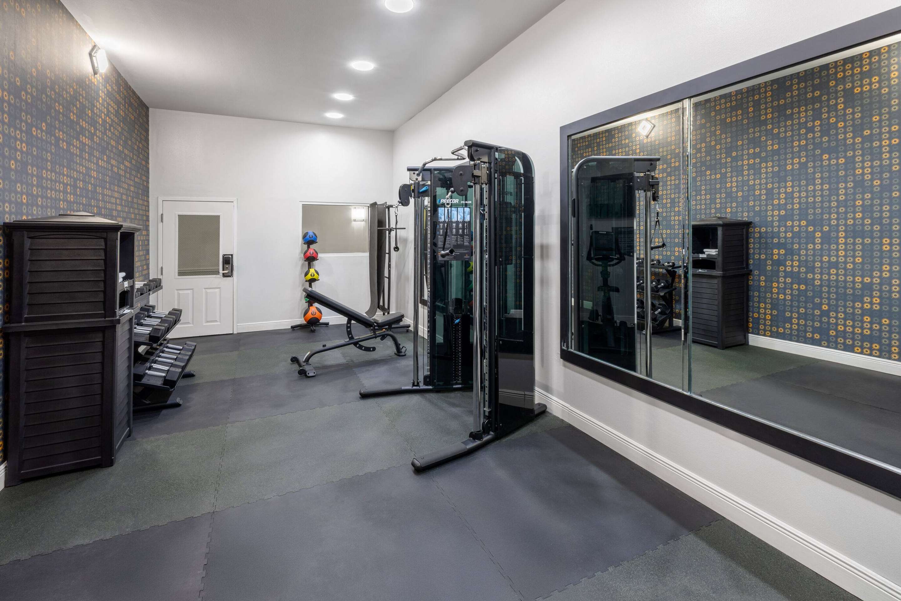 Health club fitness center gym | La Quinta Inn & Suites by Wyndham Angleton