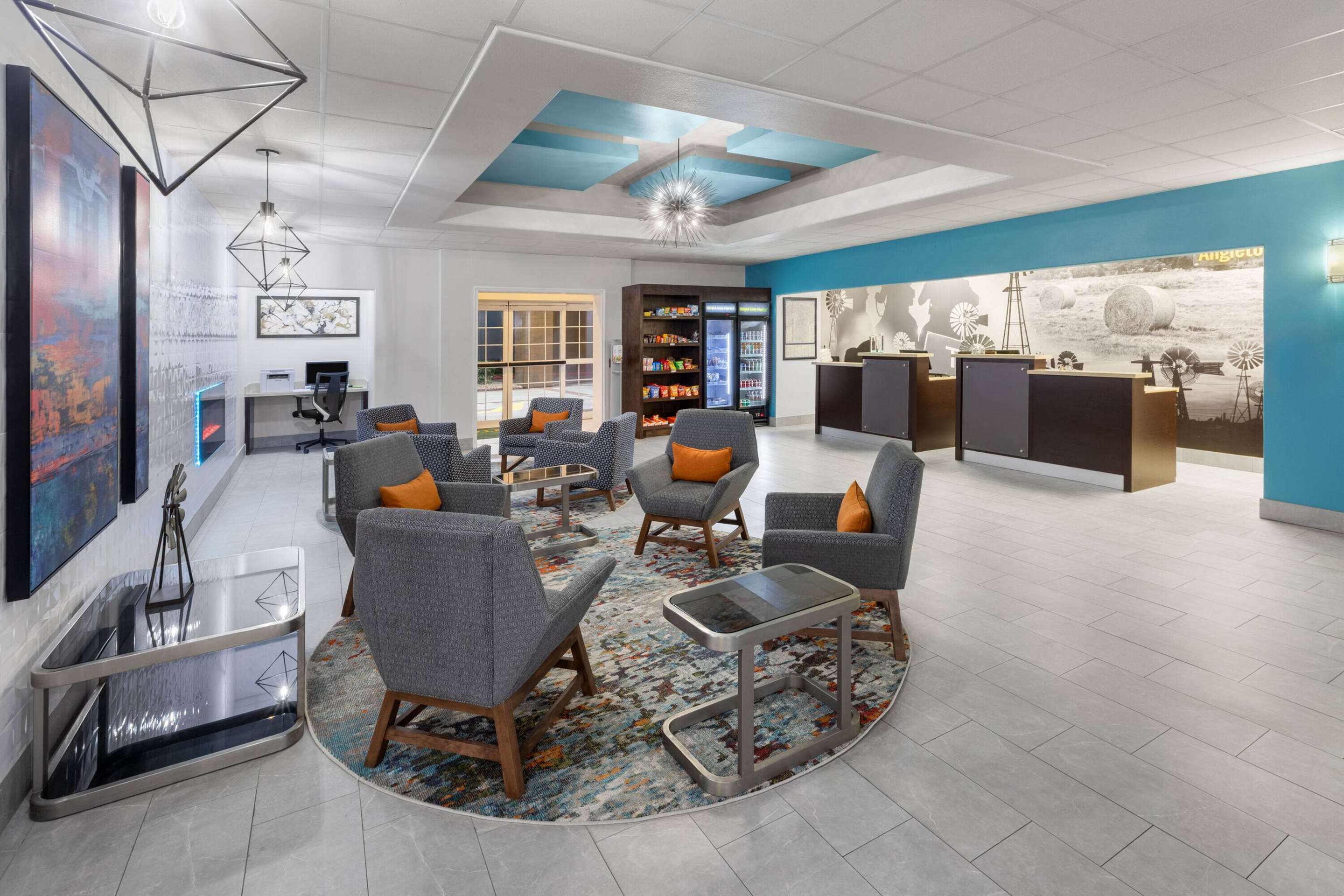 Lobby | La Quinta Inn & Suites by Wyndham Angleton