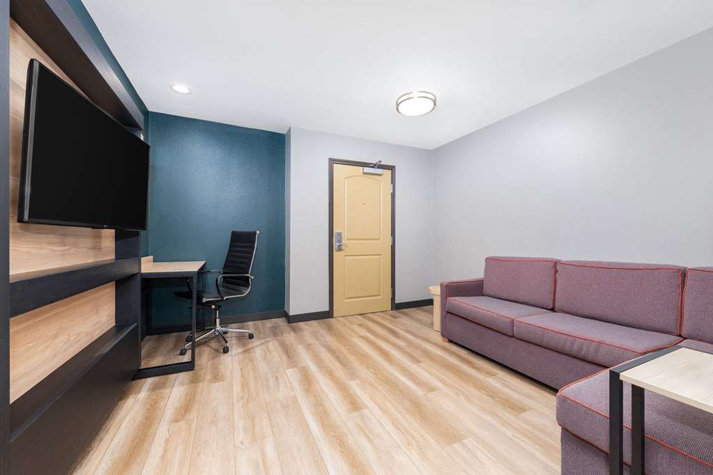 La Quinta Inn & Suites by Wyndham Woodway - Waco South - Tap to explore photos
