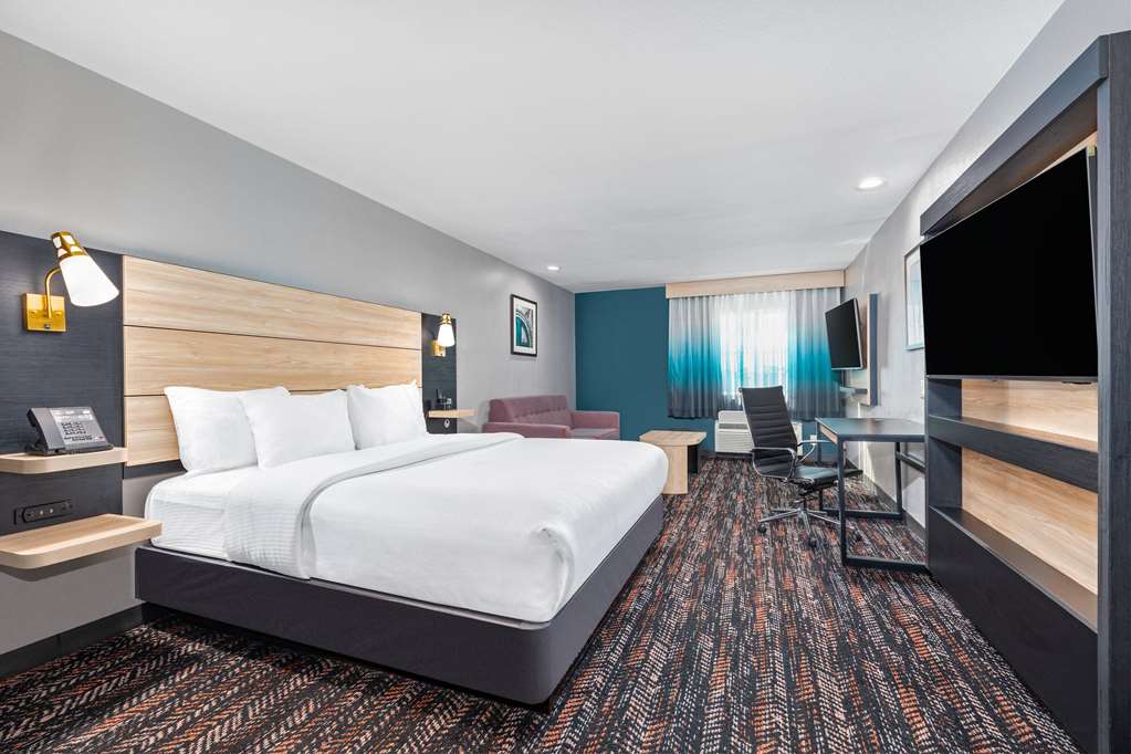 LA QUINTA INN STE WOODWAY WACO S-guestroom-Guest Room,On-Site.jpg