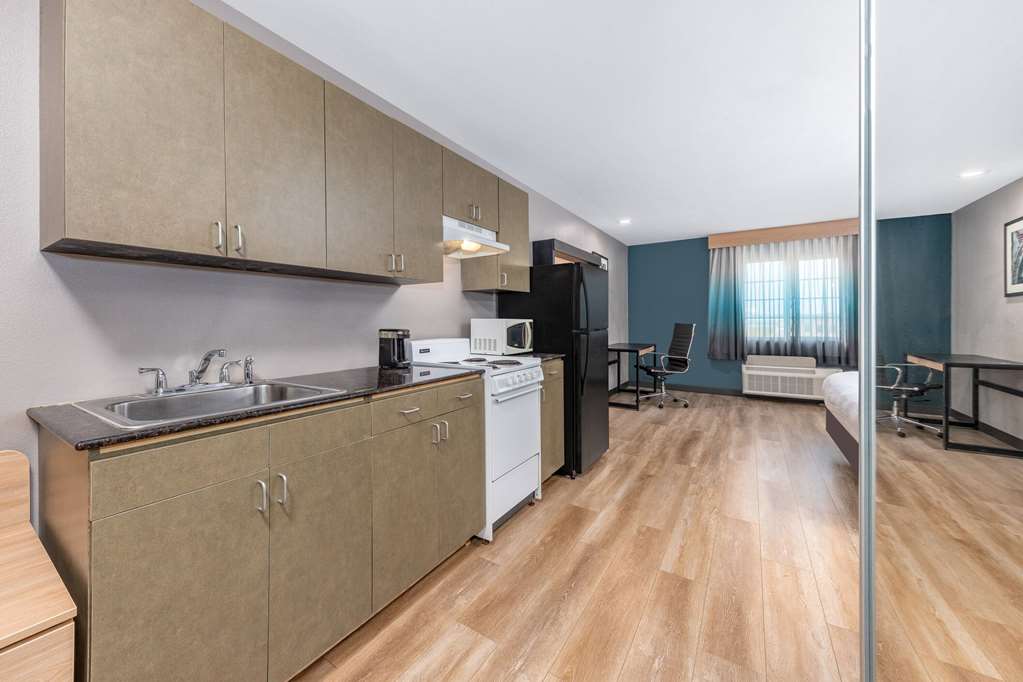 LA QUINTA INN STE WOODWAY WACO S-guestroom-Guest Room,Suite,On-Site.jpg
