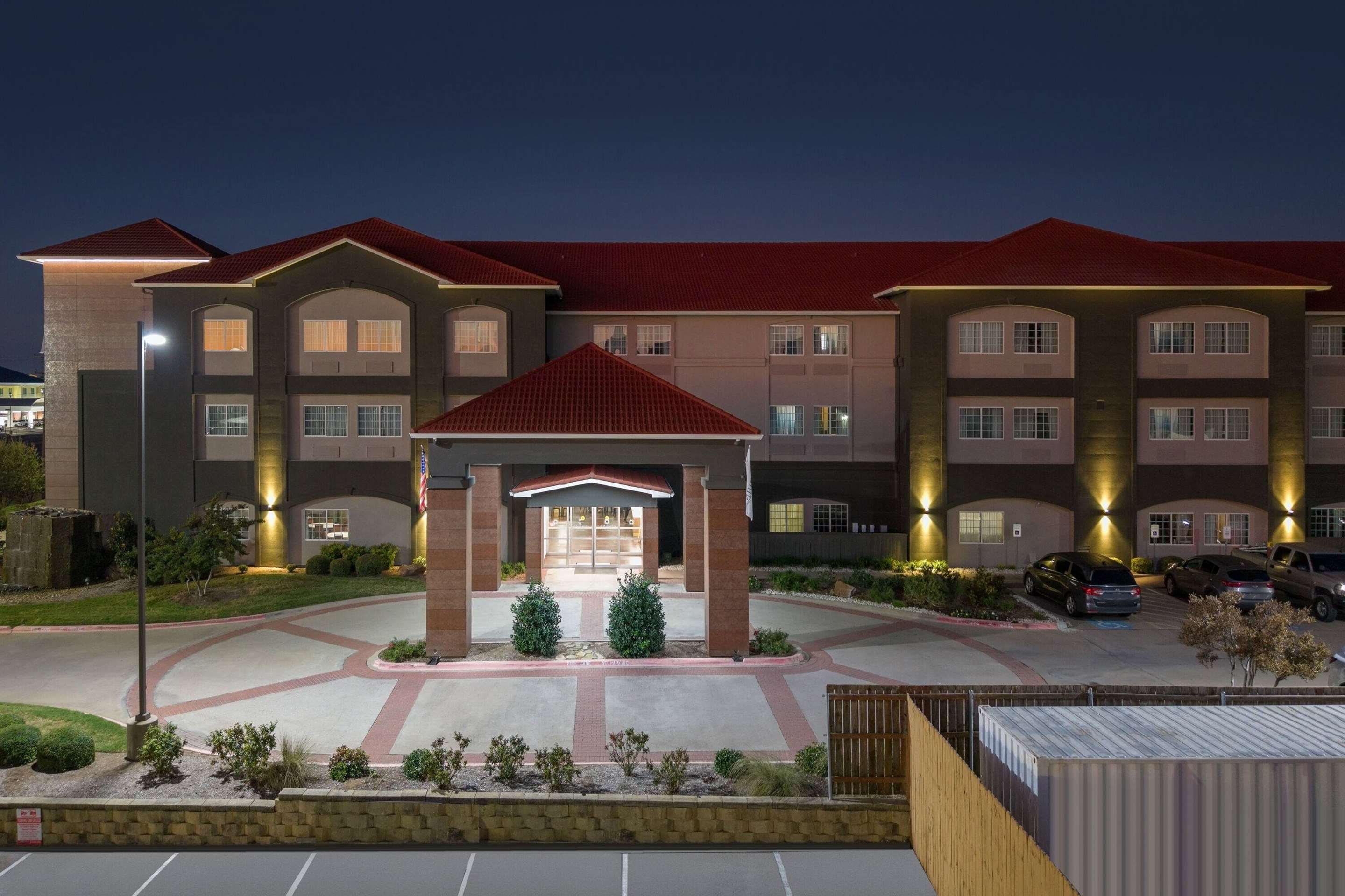 Exterior | La Quinta Inn & Suites by Wyndham Woodway - Waco South