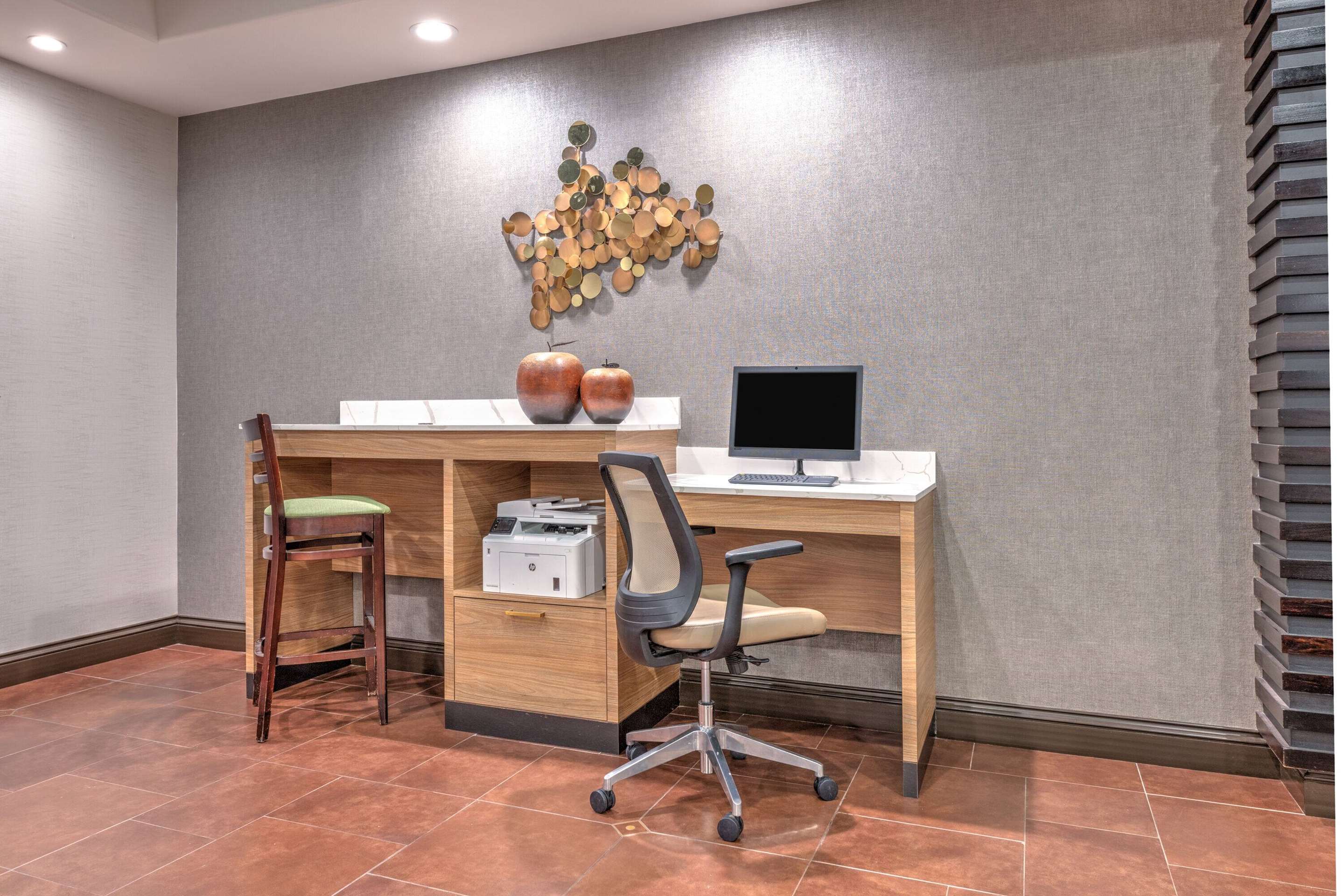 Business Center | La Quinta Inn & Suites by Wyndham Woodway - Waco South