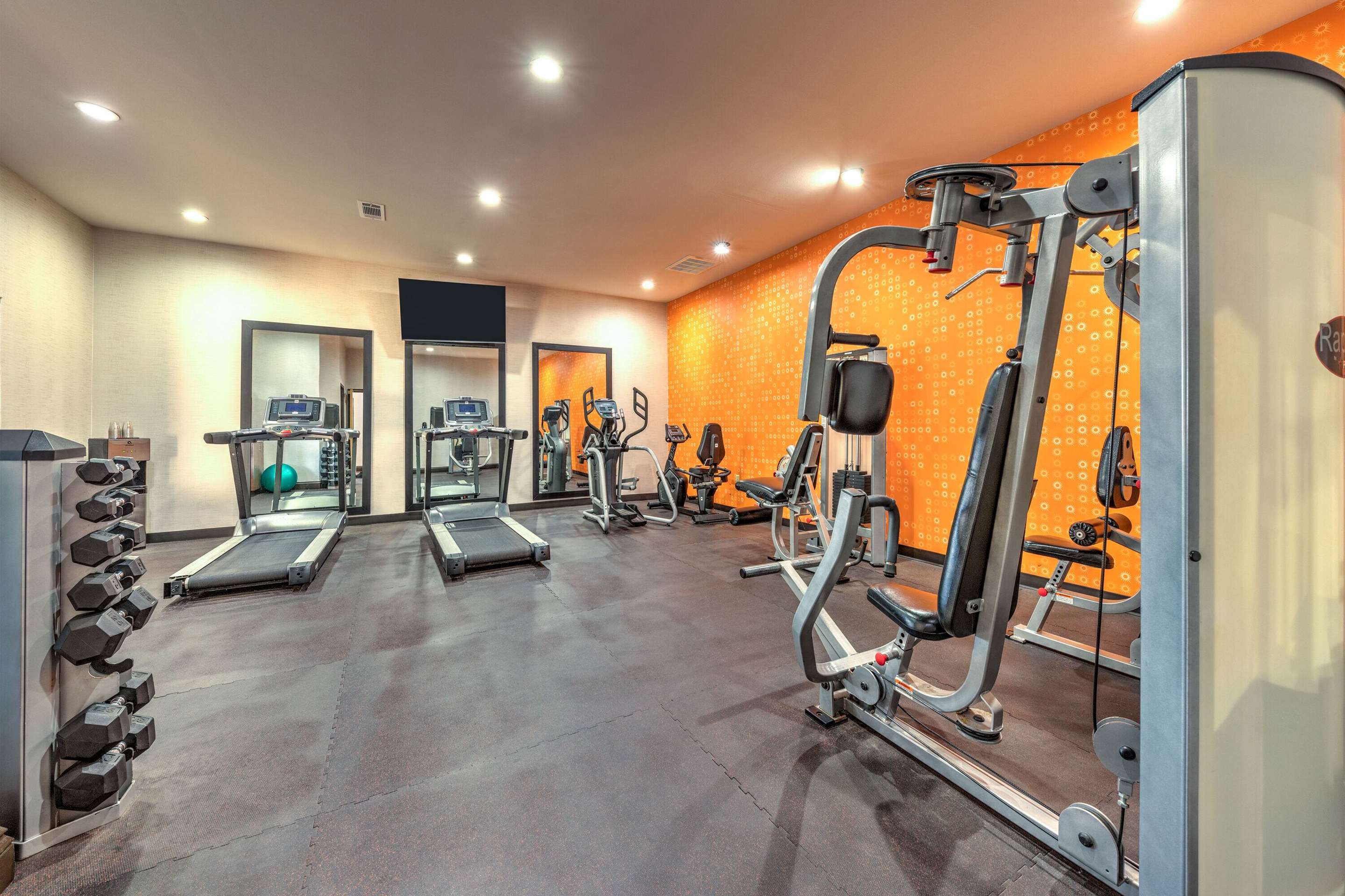 Health club fitness center gym | La Quinta Inn & Suites by Wyndham Woodway - Waco South