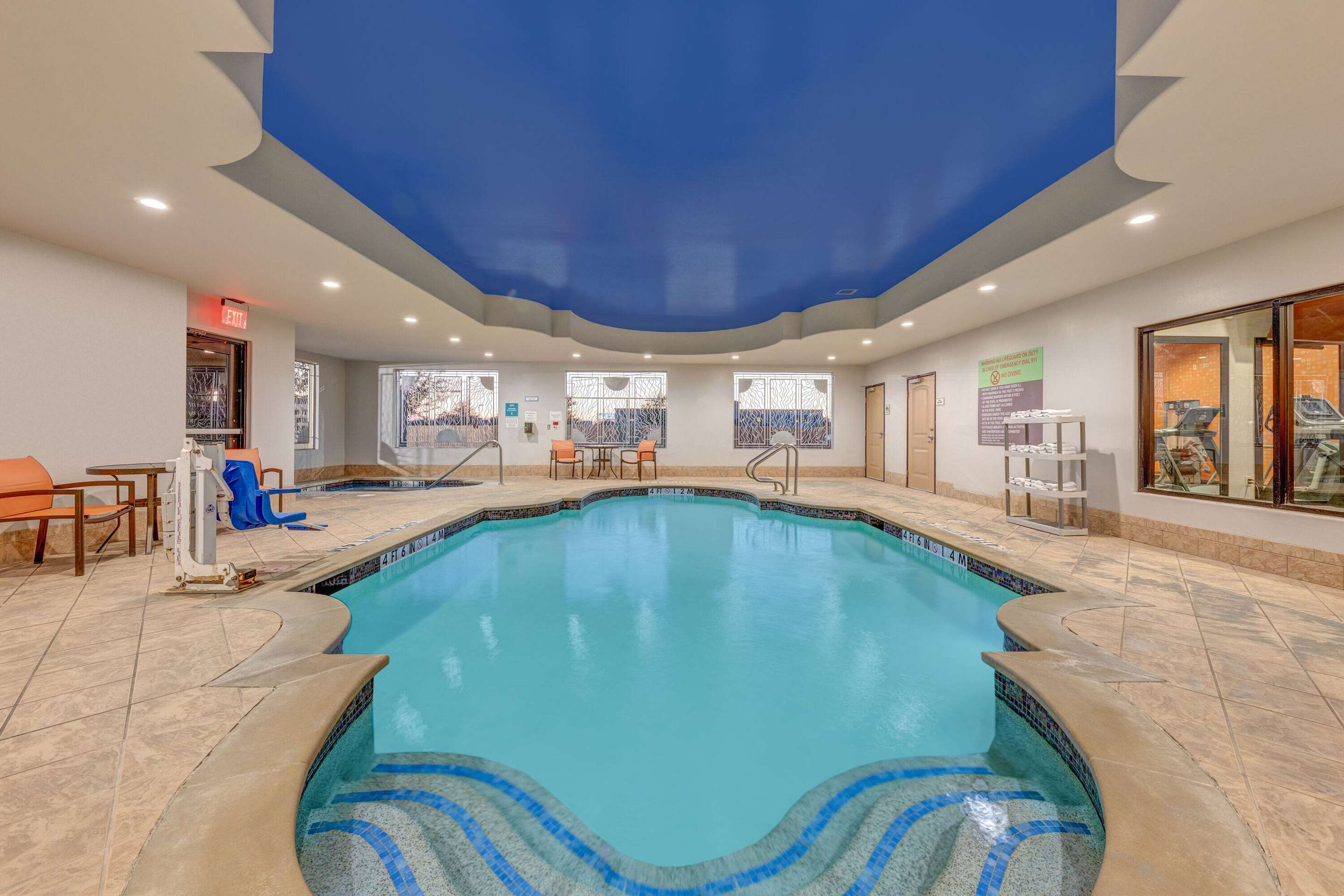 Pool - indoor | La Quinta Inn & Suites by Wyndham Woodway - Waco South