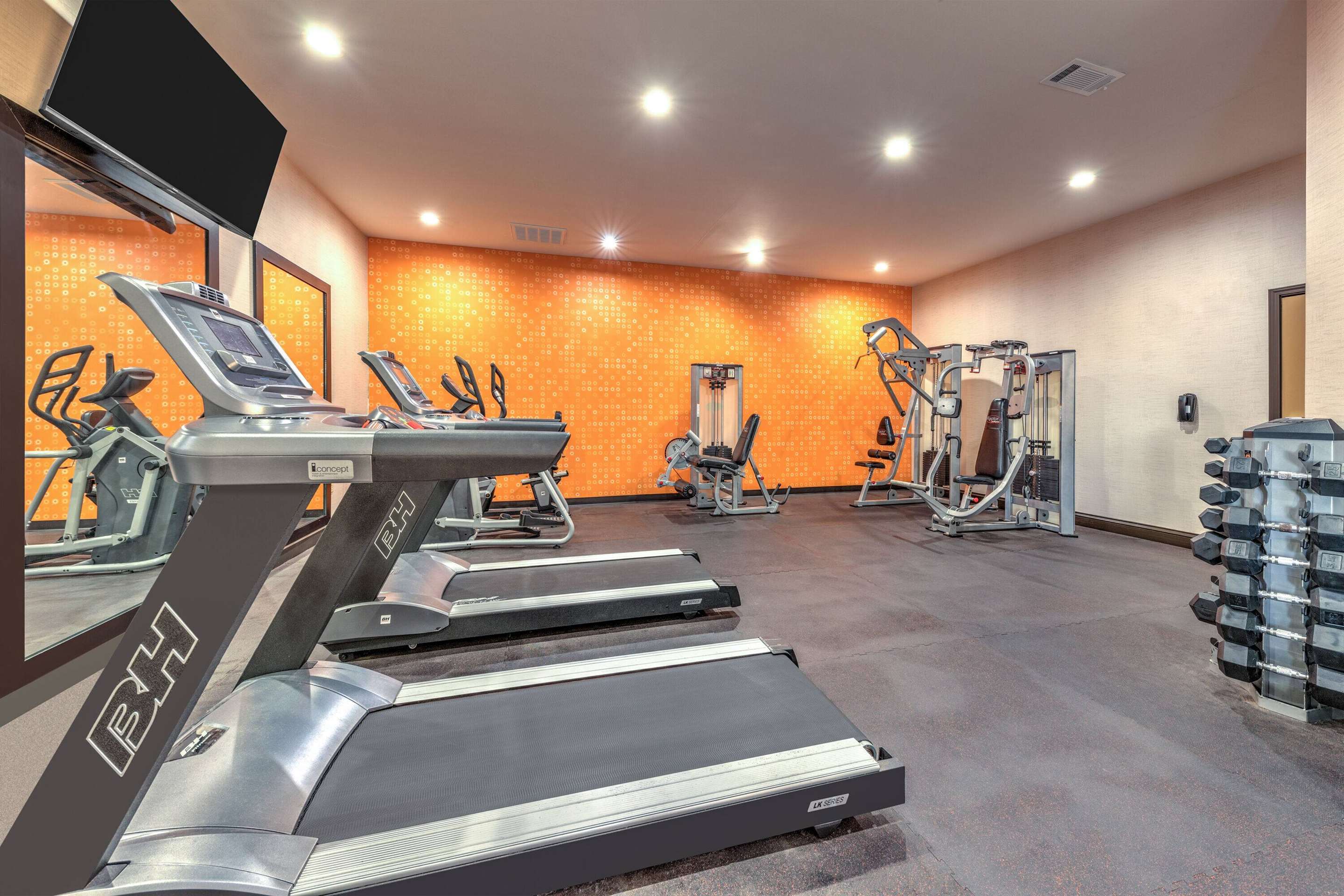 Health club fitness center gym | La Quinta Inn & Suites by Wyndham Woodway - Waco South