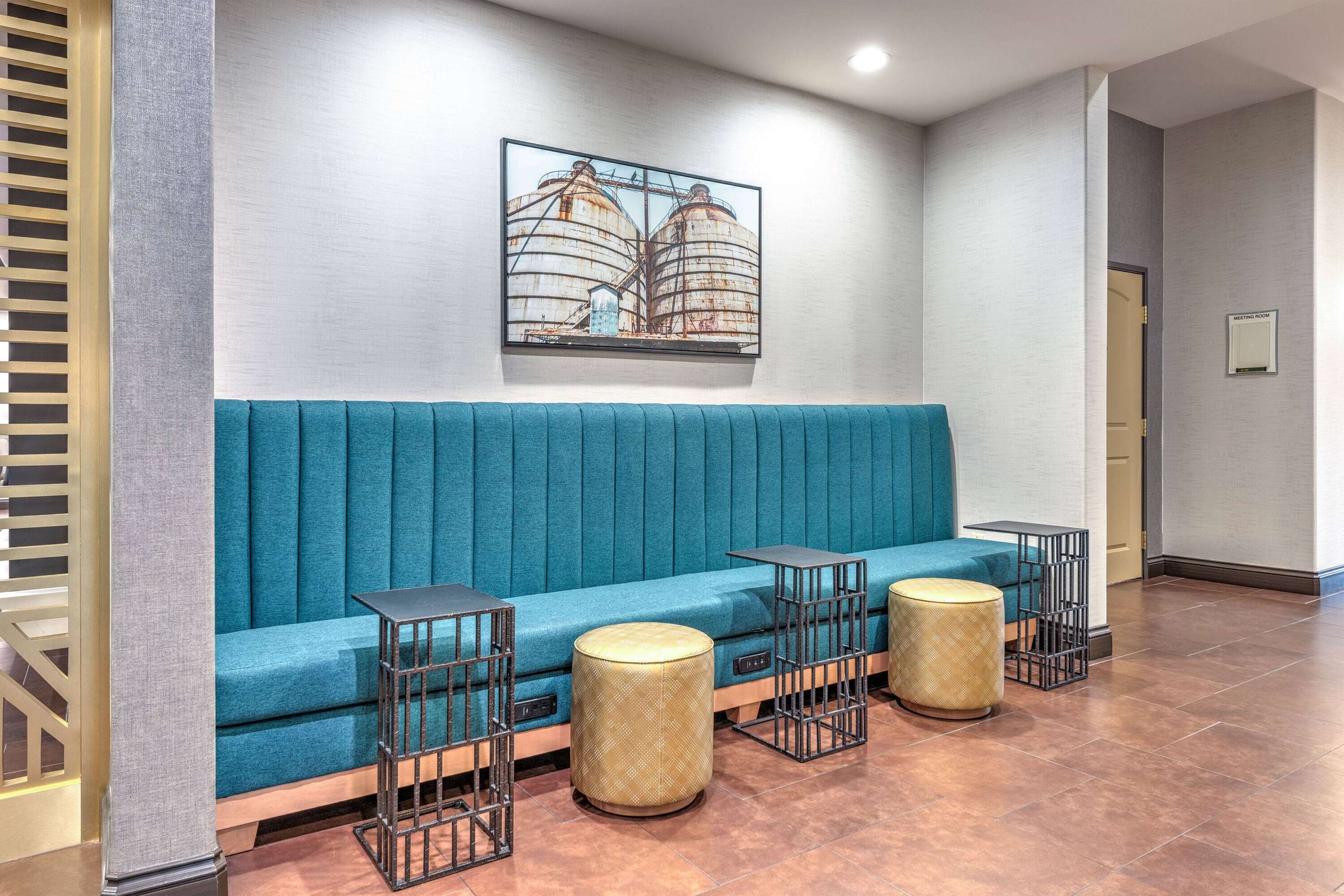 Lobby | La Quinta Inn & Suites by Wyndham Woodway - Waco South