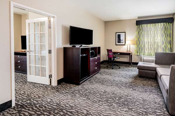 Suite - La Quinta Inn & Suites Bedford
